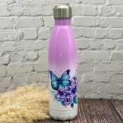 Thermosflasche Edelstahl mit lila Farbverlauf und Schmetterling-Blumen-Muster bedruckt.