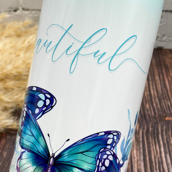 Trinkflasche Edelstahl mir türkis Farbverlauf mit Blumen und Schmetterlingen bedruckt - Schriftzug Beautiful